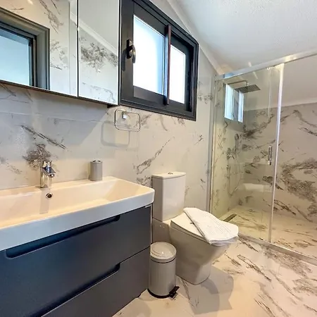 8 Sleeps Modern Designed Private Pool Luxury - Awz 315 וילה *